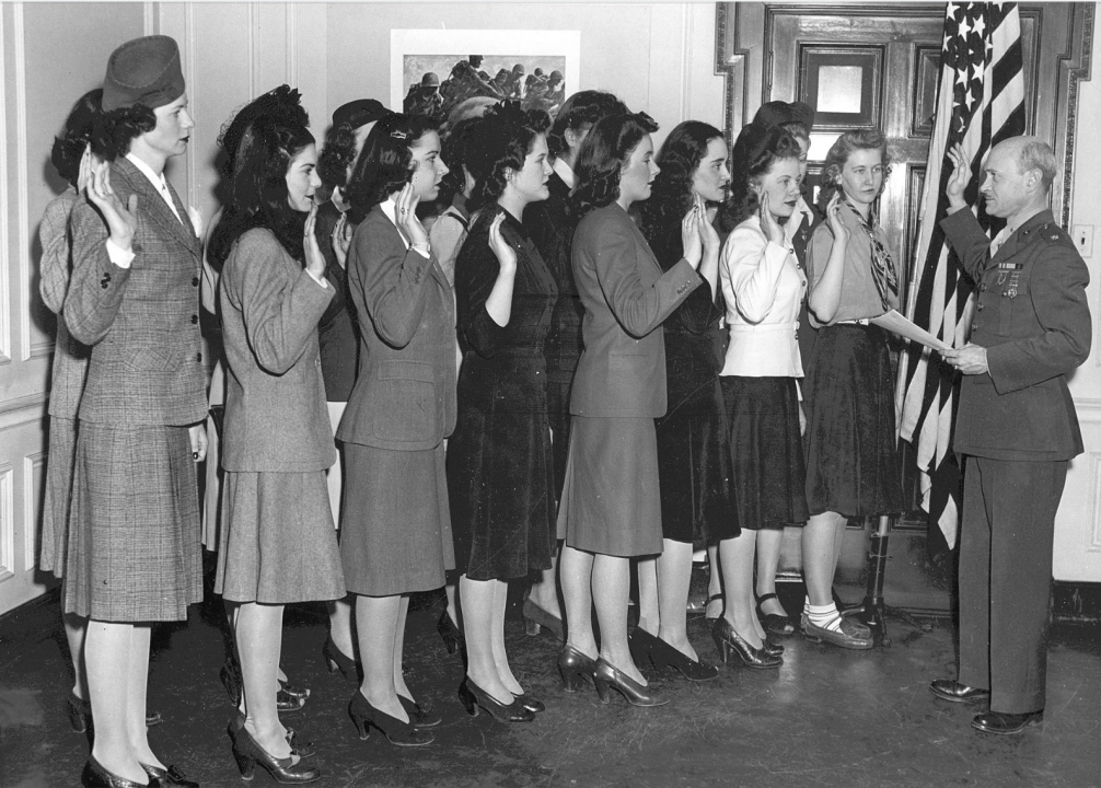 1943: Welcoming women into the Marines
